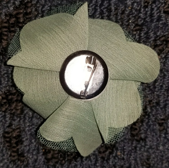 NEW TULLE FLOWER BROOCH - Picture 2 of 2